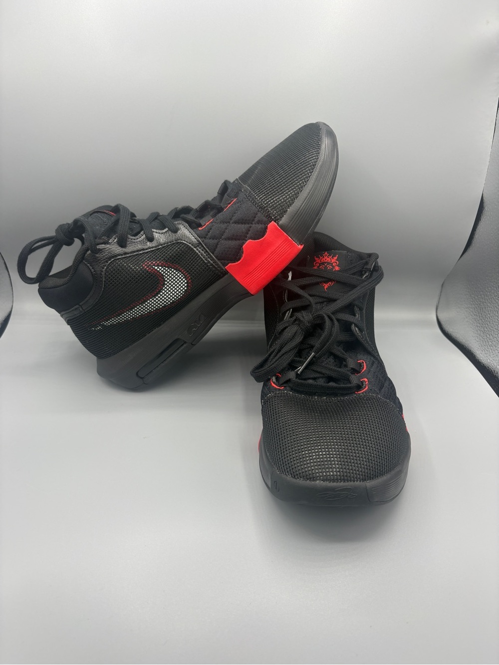 Nike LeBron Witness 8 FB2239-005 Black/Red/White Mens